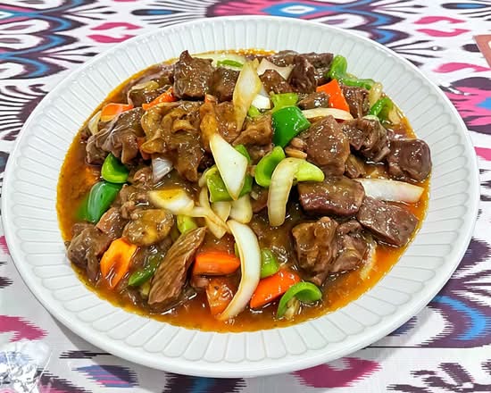 7. 馕包牛肉 (Braised Beef Served Over Nang Bread)